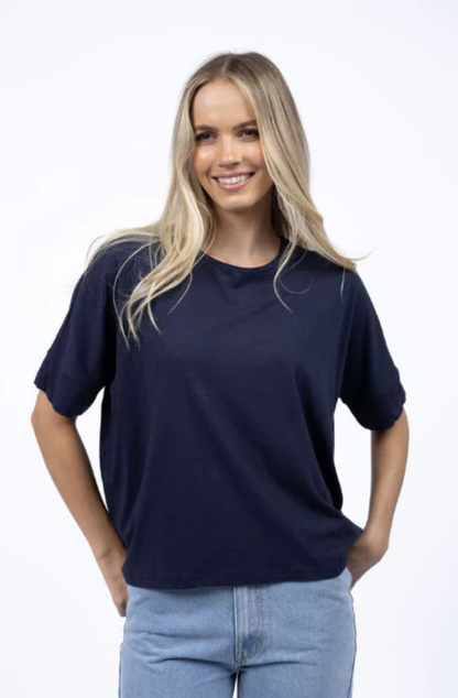 HUMIDITY LIFESTYLE DIPPY TEE - NAVY - HS25303