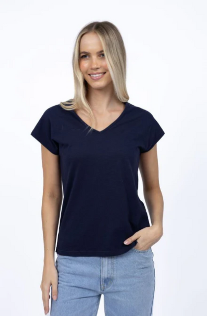 HUMIDITY LIFESTYLE MUST HAVE V NECK - NAVY - HS25300