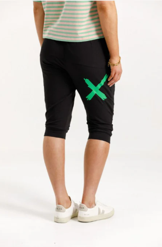 HOME-LEE 3/4 APARTMENT PANTS - BLACK WITH KELLY GREEN X