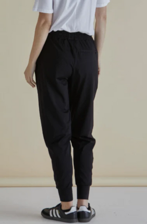 BETTY BASICS CARA TRAVEL JOGGER - BLACK - BB7037-BLA