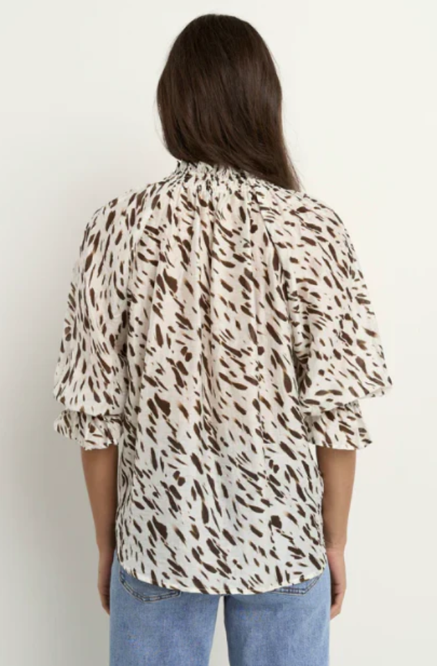 IVY & JACK CERTAINTY SHIRRED S/S TOP - WHITE CHOCOLATE ANIMAL