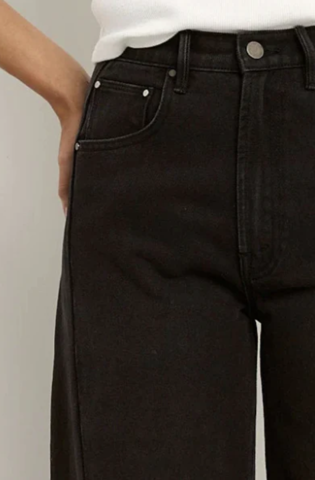 AMONG THE BRAVE - VARSITY BARREL JEANS - BLACK WASH