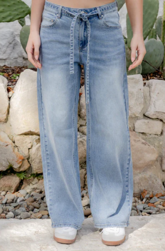 STORIES TO BE TOLD COLLEGE TIE BELT JEAN - LIGHT BLUE