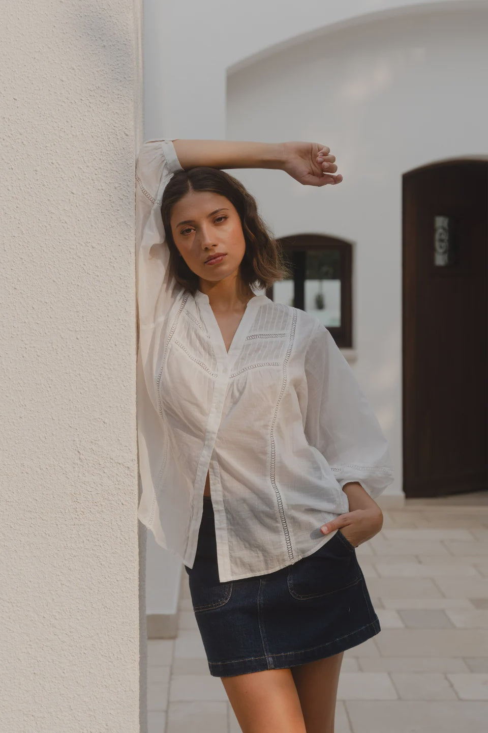 IVY & JACK ORNAMENTAL PINTUCK SHIRT - WHITE