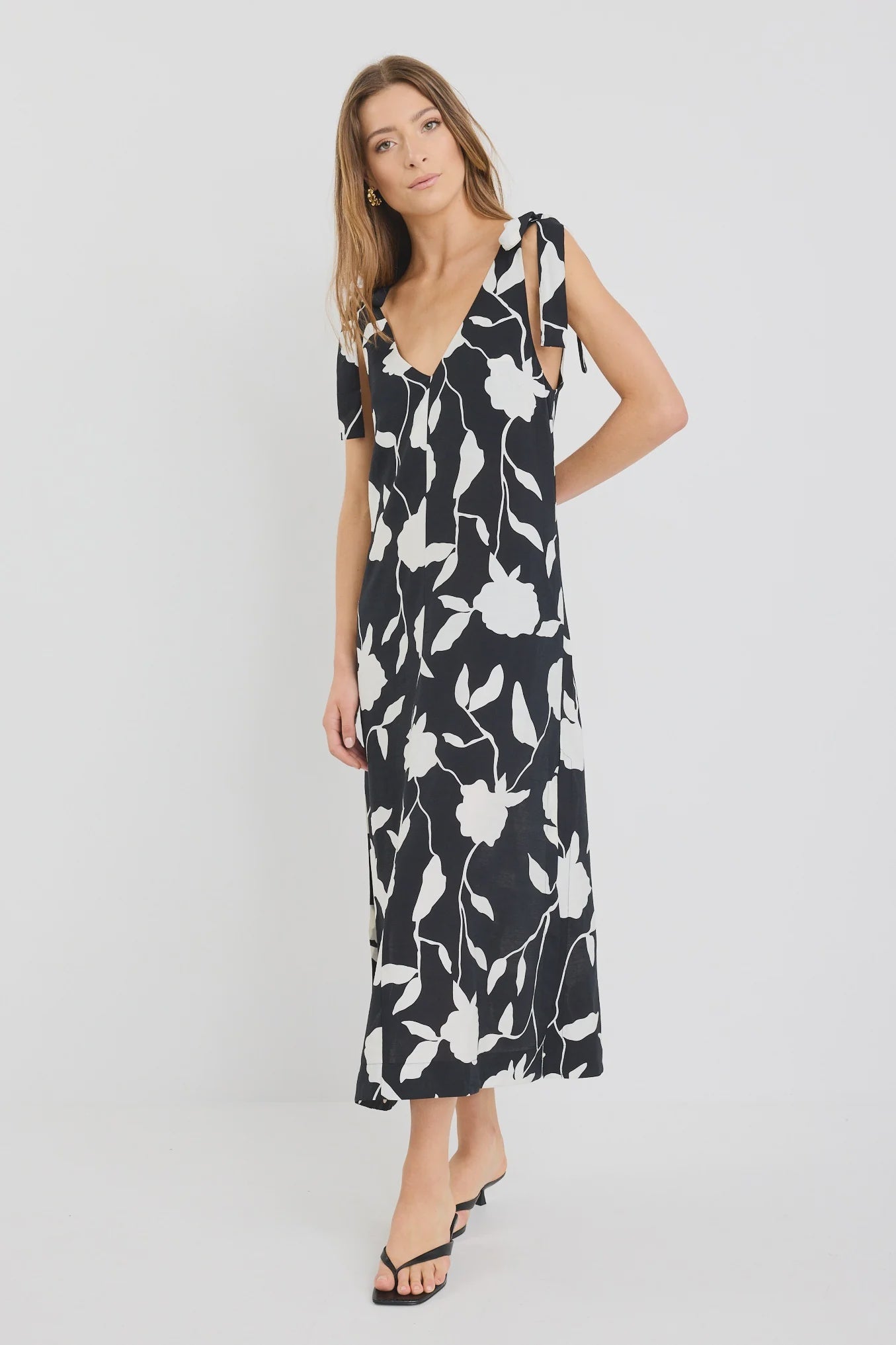 STORIES BE TOLD SPONTANEOUS MIDI DRESS - BLACK & WHITE FLORAL