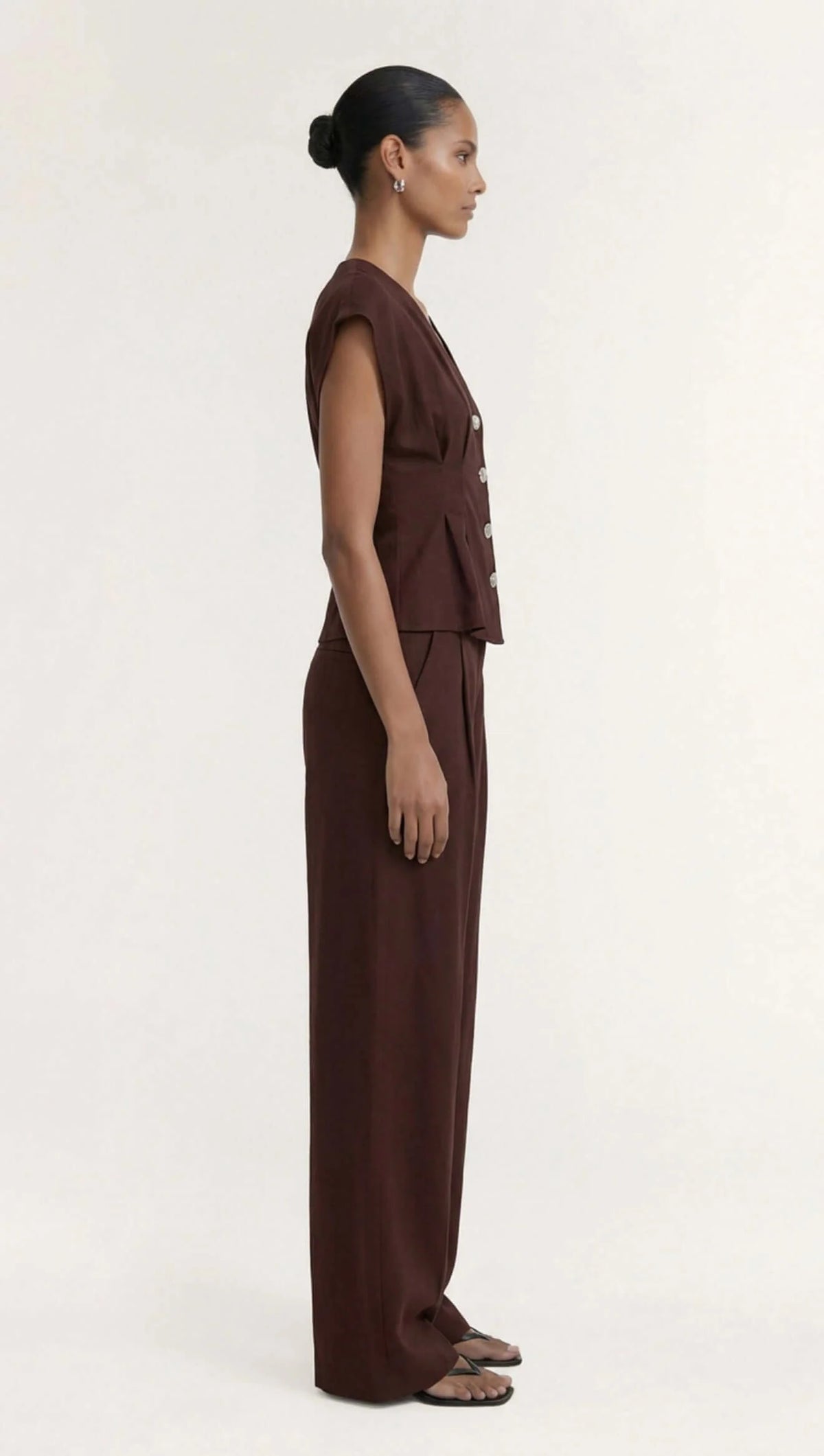 STAPLE THE LABEL RHODES V-NECK TOP - CHOCOLATE