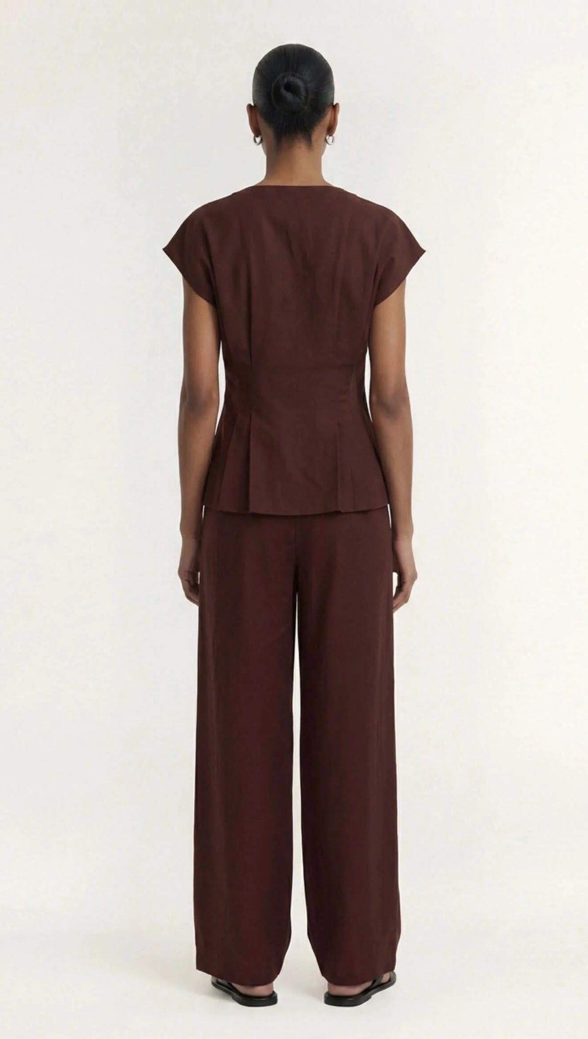 STAPLE THE LABEL RHODES V-NECK TOP - CHOCOLATE