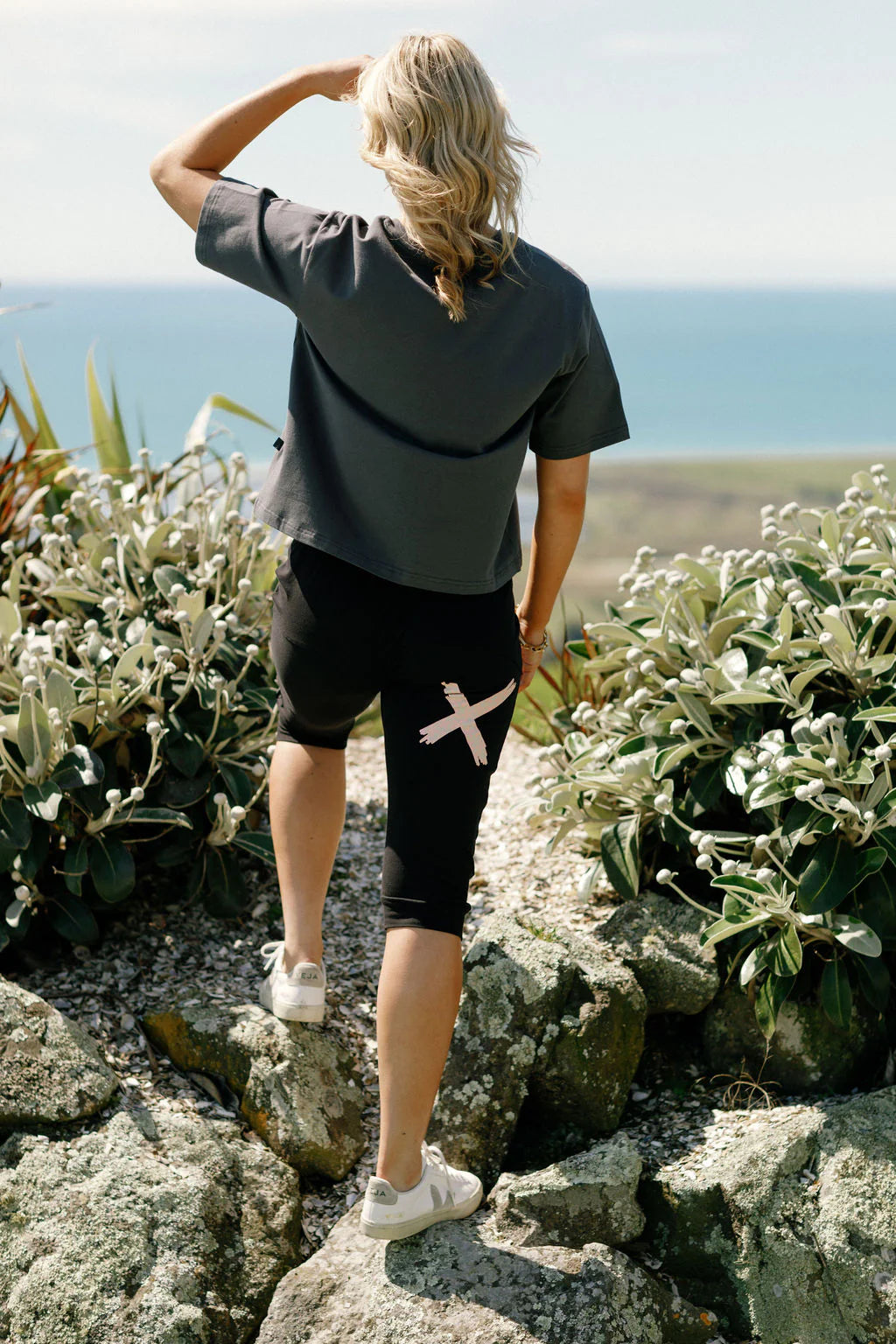 HOME-LEE 3/4 APARTMENT PANTS - BLACK/BLOSSOM DAISY X