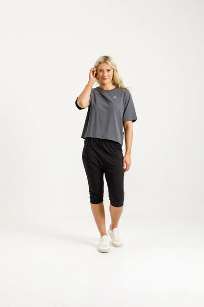 HOME-LEE 3/4 APARTMENT PANTS - BLACK/BLOSSOM DAISY X