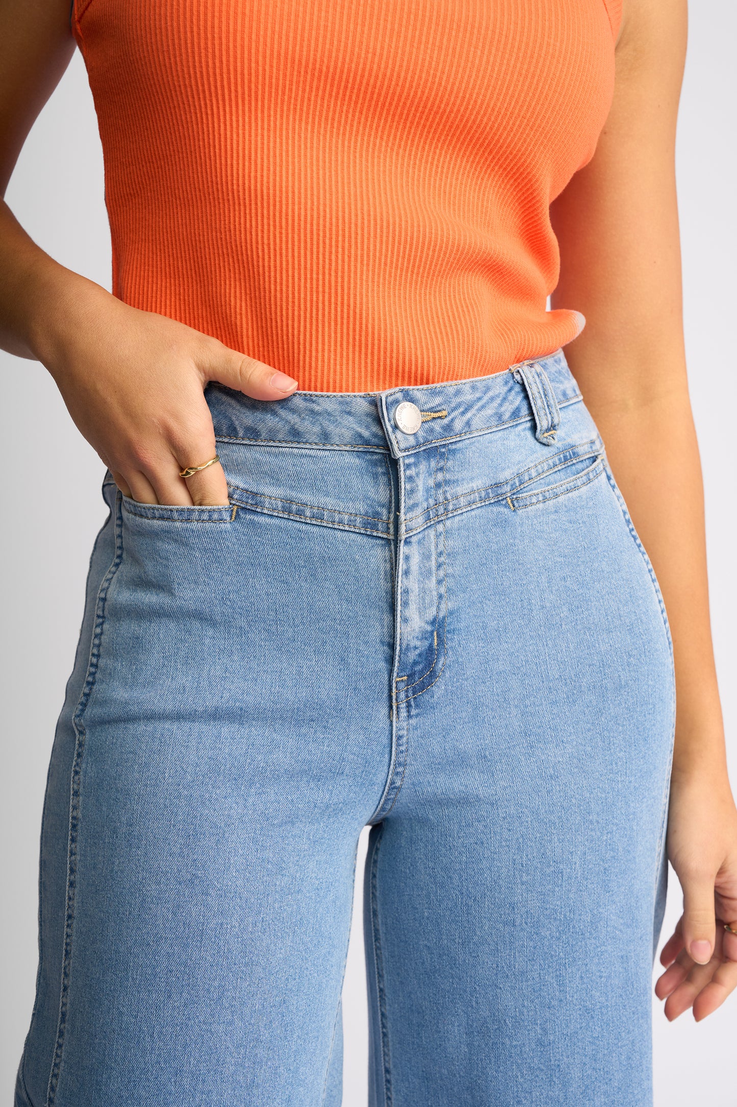 KNEWE INDEX JEAN - LIGHT WASH DENIM