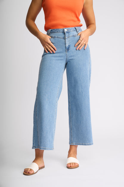 KNEWE INDEX JEAN - LIGHT WASH DENIM
