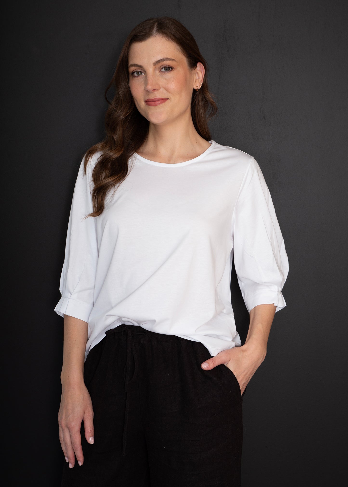 WHITE ON BLACK PLEAT SLEEVE TOP - WHITE