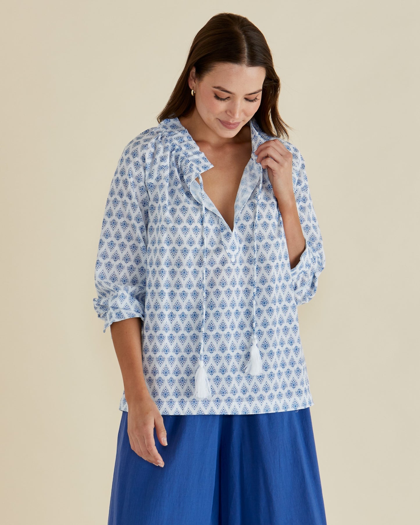 BETTY BASICS CHARLI BLOUSE - BLUE LOTUS PRINT