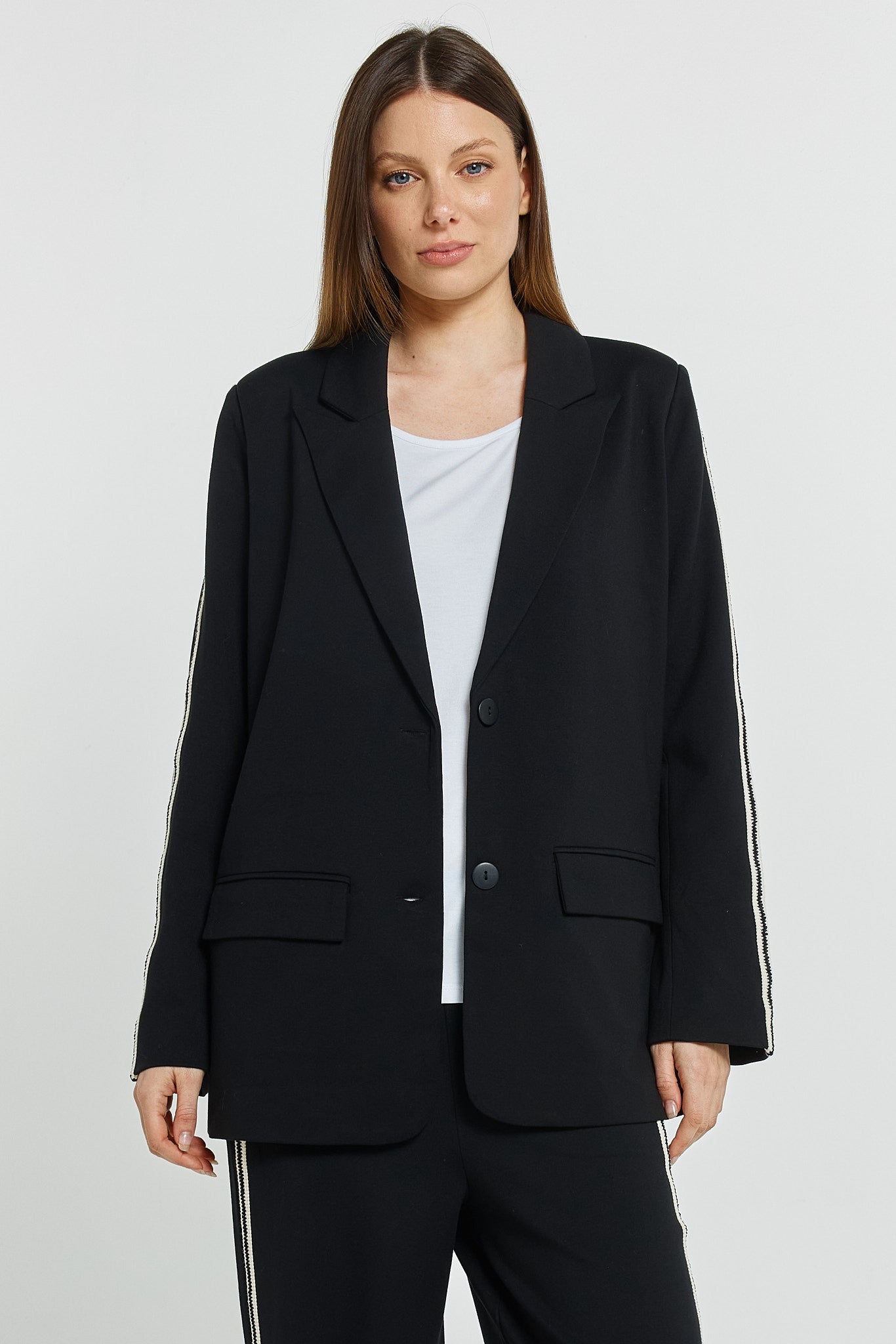 BETTY BASICS BRONWYN BLAZER - BLACK