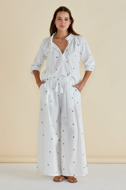 BETTY BASICS CHARLI BLOUSE - BLACK FLORAL PRINT