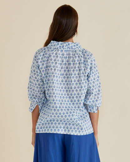 BETTY BASICS CHARLI BLOUSE - BLUE LOTUS PRINT