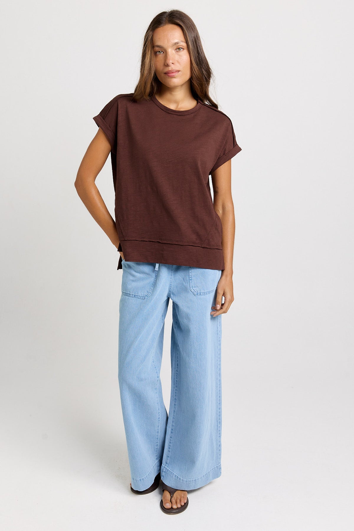 BETTY BASICS SHIRLEY S/S TEE - CHOCOLATE BROWN