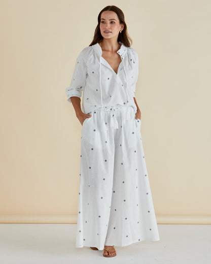 BETTY BASICS CHARLI BLOUSE - BLACK FLORAL PRINT